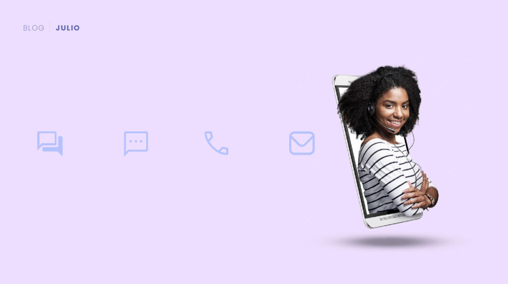 EX- Chica joven sonriendo en un marco de un celular