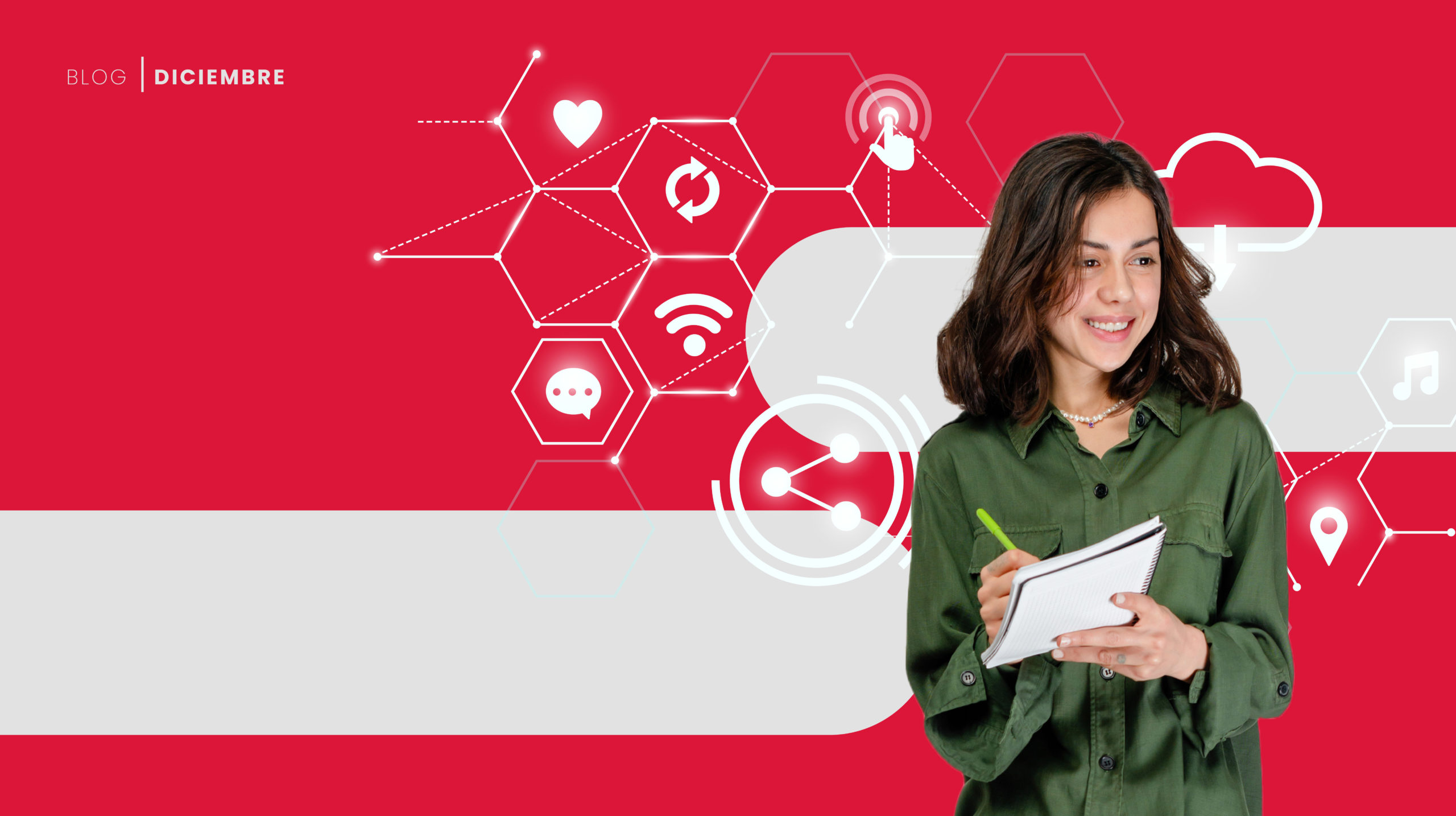 Mejorar la experiencia: Mujer con libreta anotando