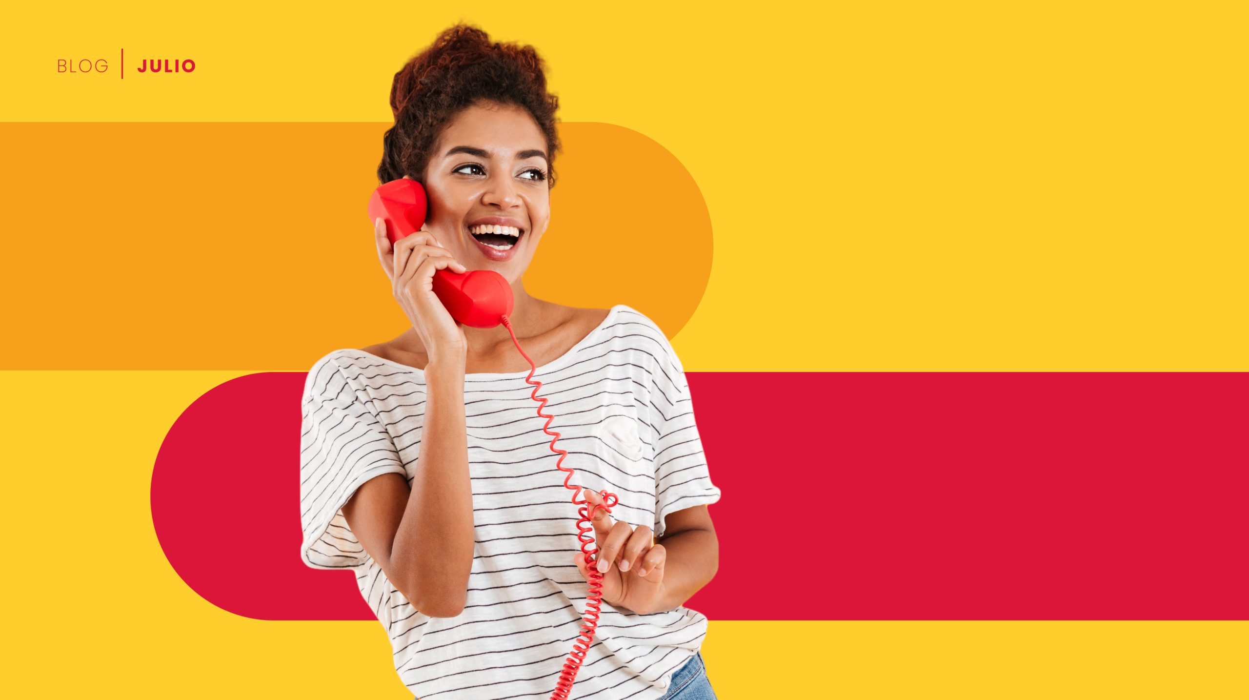 Mujer hablando por teléfono, sobre generar fidelización de una marca